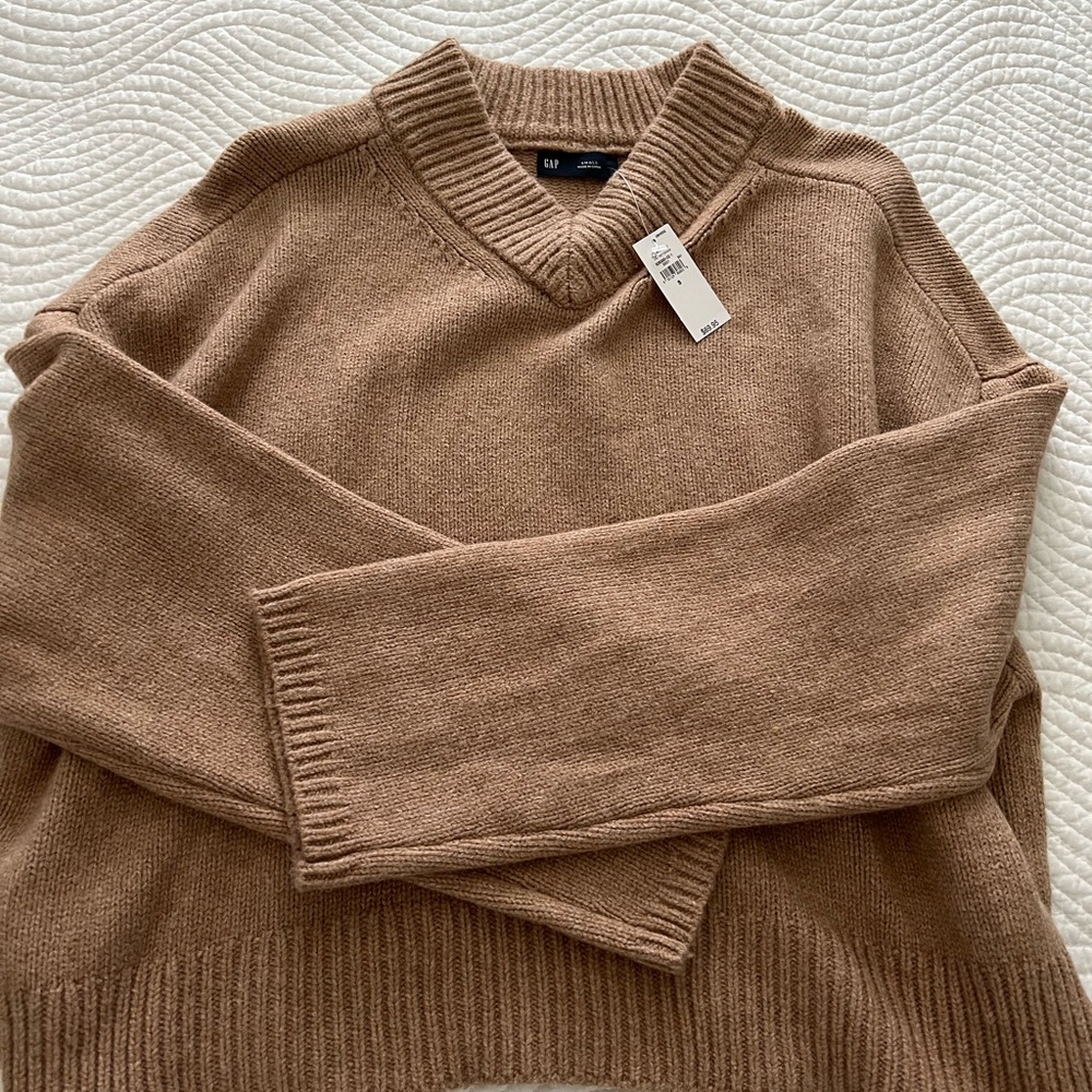 Gap v-neck sweater